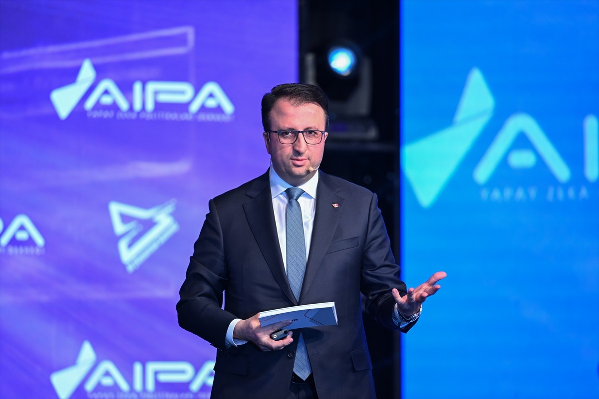 ASELSAN Genel Müdürü Ahmet Akyol, Yapay Zeka Politikaları Derneğince düzenlenen "AI Tomorrow...