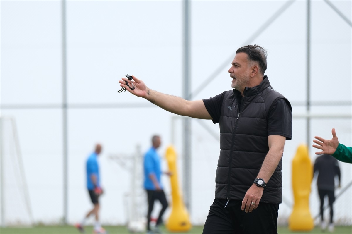 Atakaş Hatayspor, Trendyol Süper Lig'in 35. haftasında deplasmanda Göztepe ile yapacağı...