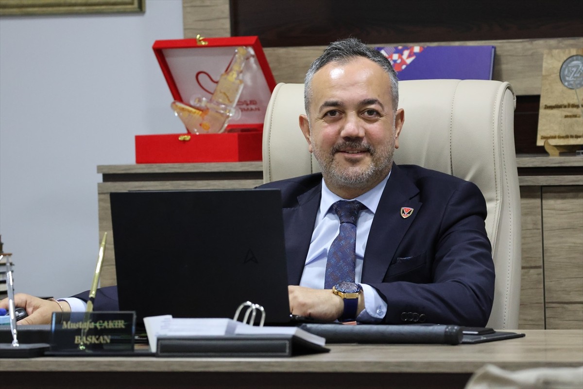 Avrupa'da 150 yıllık geçmişe sahip olan, Türkiye'de 1915-1924 yıllarında ligi bulunan hokey, uzun...