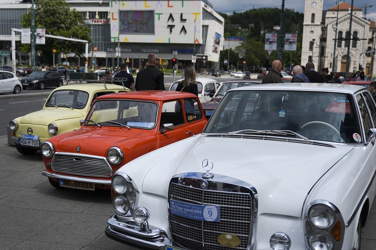 Avrupa'nın birçok ülkesinden klasik otomobil tutkunu, araçlarıyla geldikleri Bosna Hersek'in...