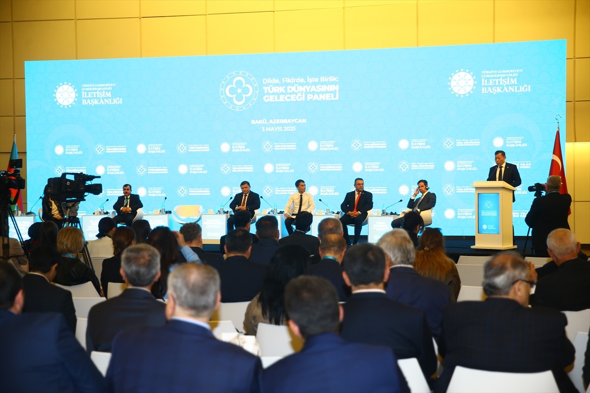 Azerbaycan'ın başkenti Bakü'de 3 Mayıs Türkçülük Günü dolayısıyla düzenlenen panelde Türk...