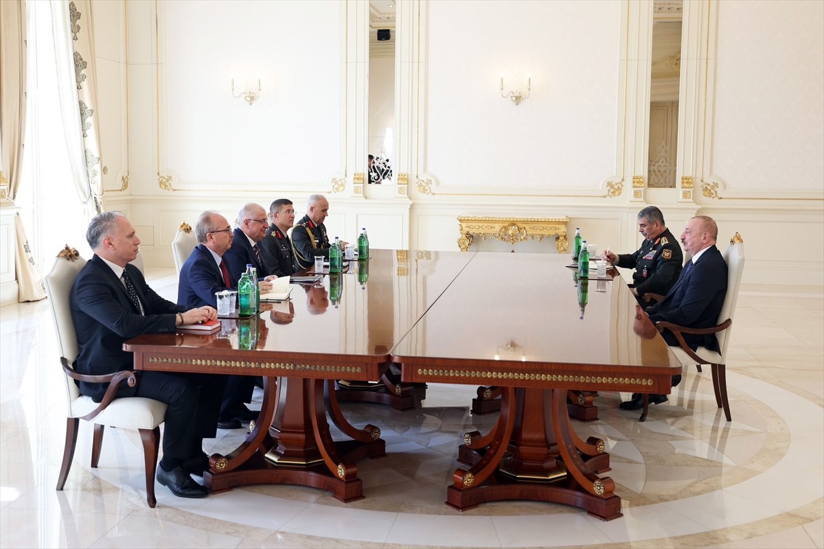 Azerbaycan Cumhurbaşkanı İlham Aliyev, resmi temaslarda bulunmak üzere Azerbaycan'a giden Milli...