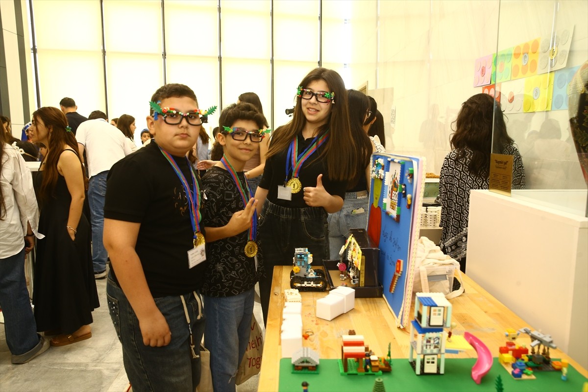 Azerbaycan’ın başkenti Bakü’de, çocuklara girişimcilik bilinci kazandırmayı amaçlayan "Küçük...