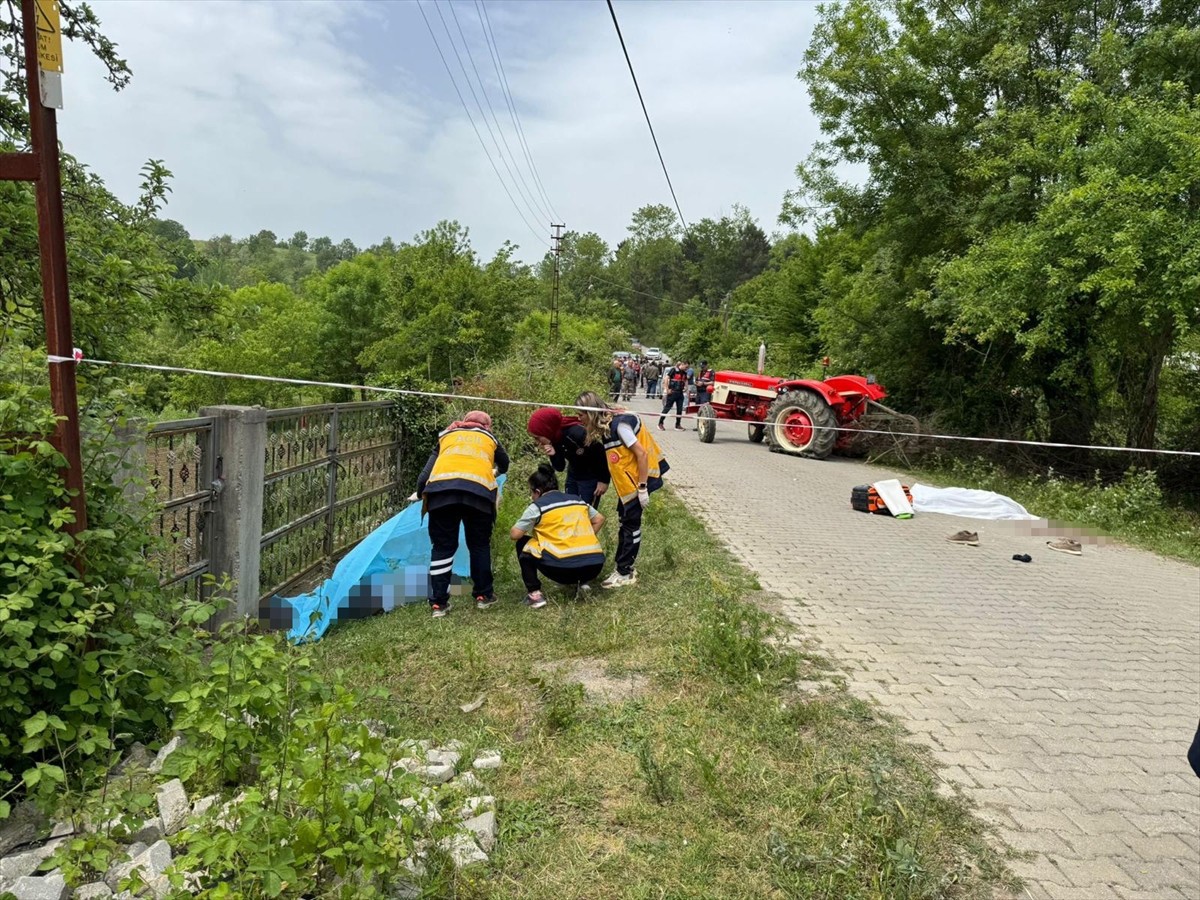 Bartın'da bir kişi arazi anlaşmazlığı nedeniyle çıkan kavgada kız kardeşi ve eniştesini tüfekle...