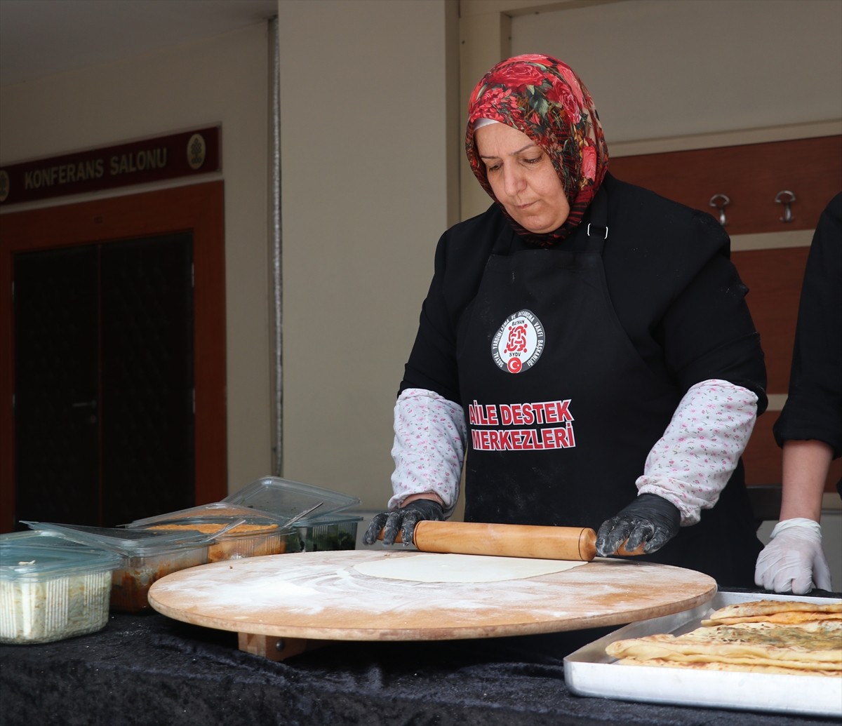 Batman'da, "Türk Mutfağı Haftası" kapsamında düzenlenen etkinlikte yöreye özgü yemekler tanıtıldı....