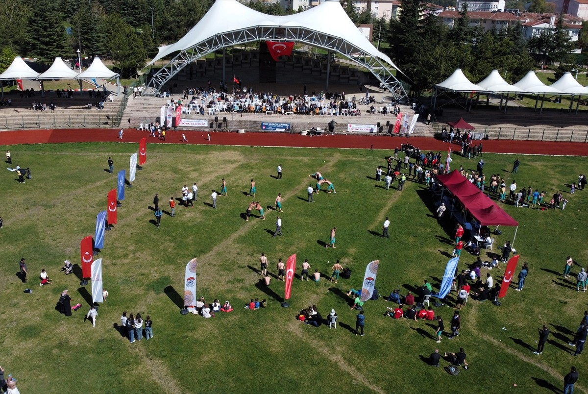 Bilecik'in Söğüt ilçesinde 3 Mayıs Türkçülük Günü dolayısıyla Karakucak Güreş Festivali...