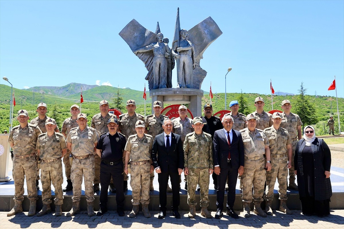 Bingöl-Elazığ kara yolunda 24 Mayıs 1993'te usta birliklerine giderken PKK'lı teröristlerin...