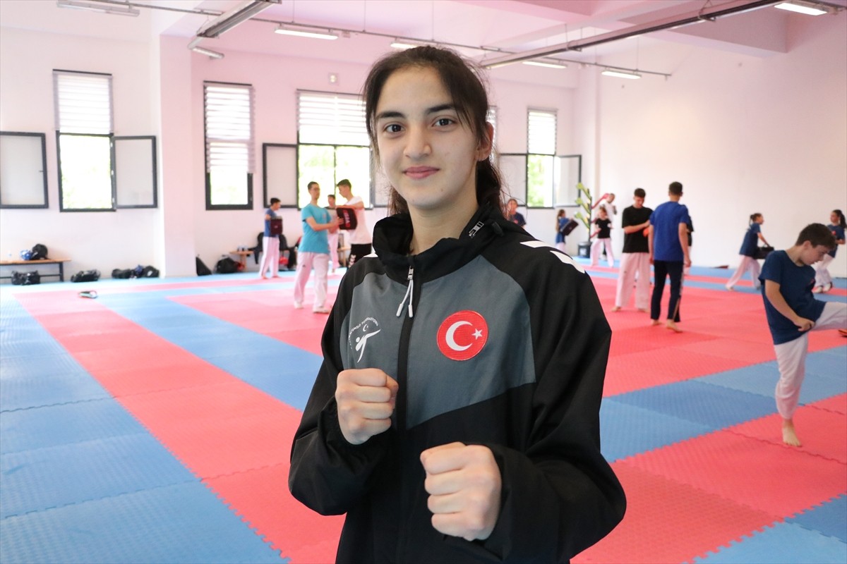 Birleşik Arap Emirlikleri'nde düzenlenen Dünya Yıldızlar Tekvando Şampiyonası'nda üçüncü olan...