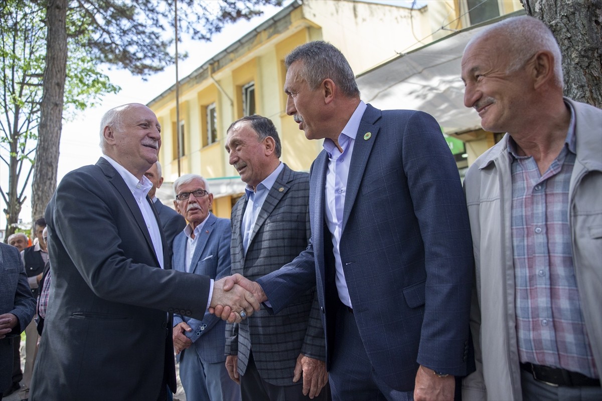 Bolu Ziraat Odasını ziyaret eden Türkiye Ziraat Odaları Birliği (TZOB) Genel Başkanı Şemsi...