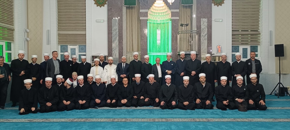 Bosna Hersek'in Tesanj kentindeki Novi Miljanovci Camisi'nde Türk ve Boşnak hafızlar tarafından...