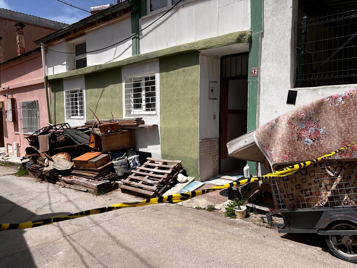 Burdur'da yalnız yaşayan kişi evinde ölü bulundu. İhbar üzerine olay yerine sağlık, polis ve...