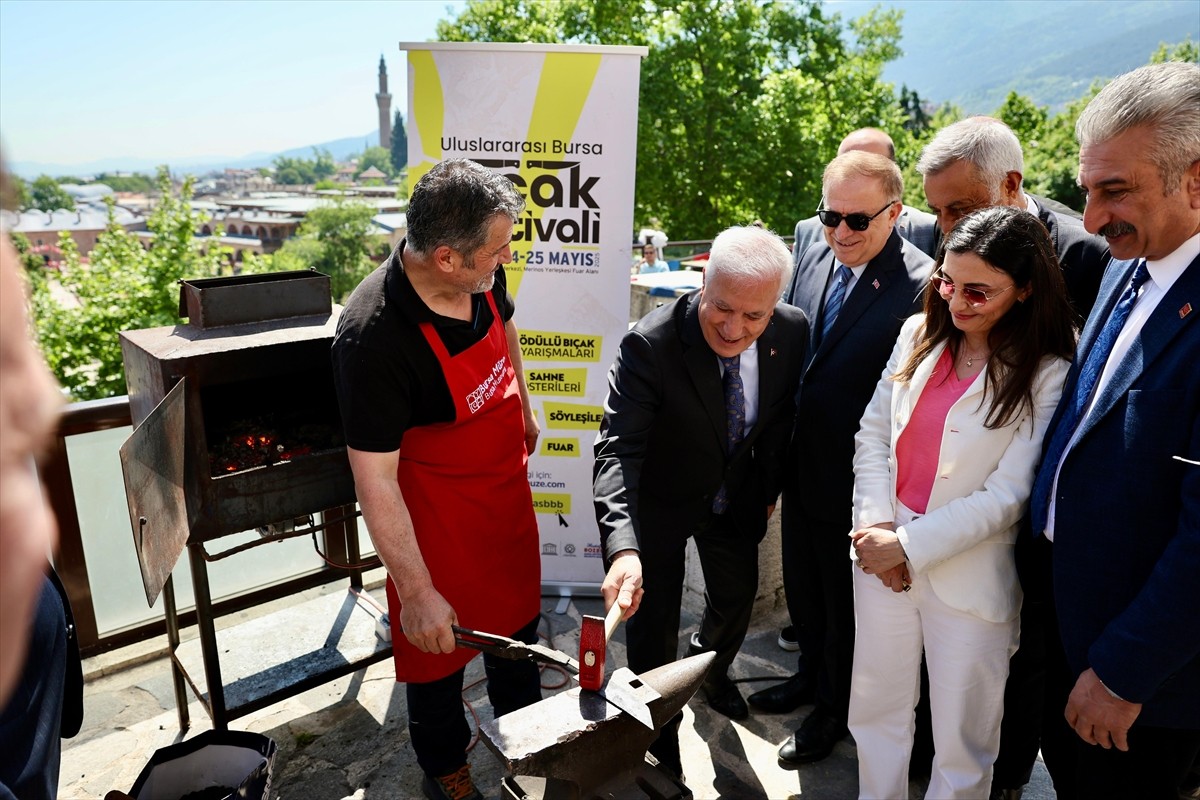 Bursa Büyükşehir Belediyesince kentin önemli değerlerinden olan bıçakçılık geleneğini gelecek...