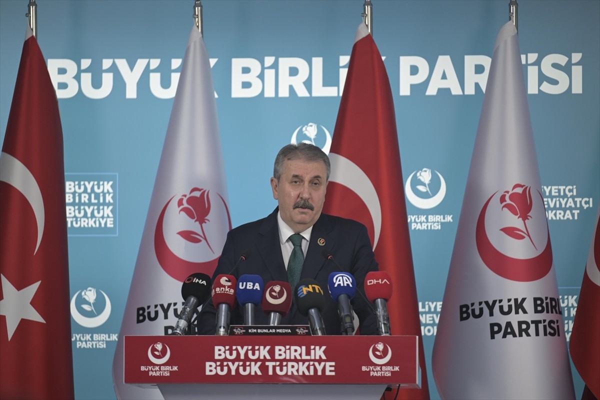 Büyük Birlik Partisi (BBP) Genel Başkanı Mustafa Destici, partisinin genel merkezinde düzenlediği...