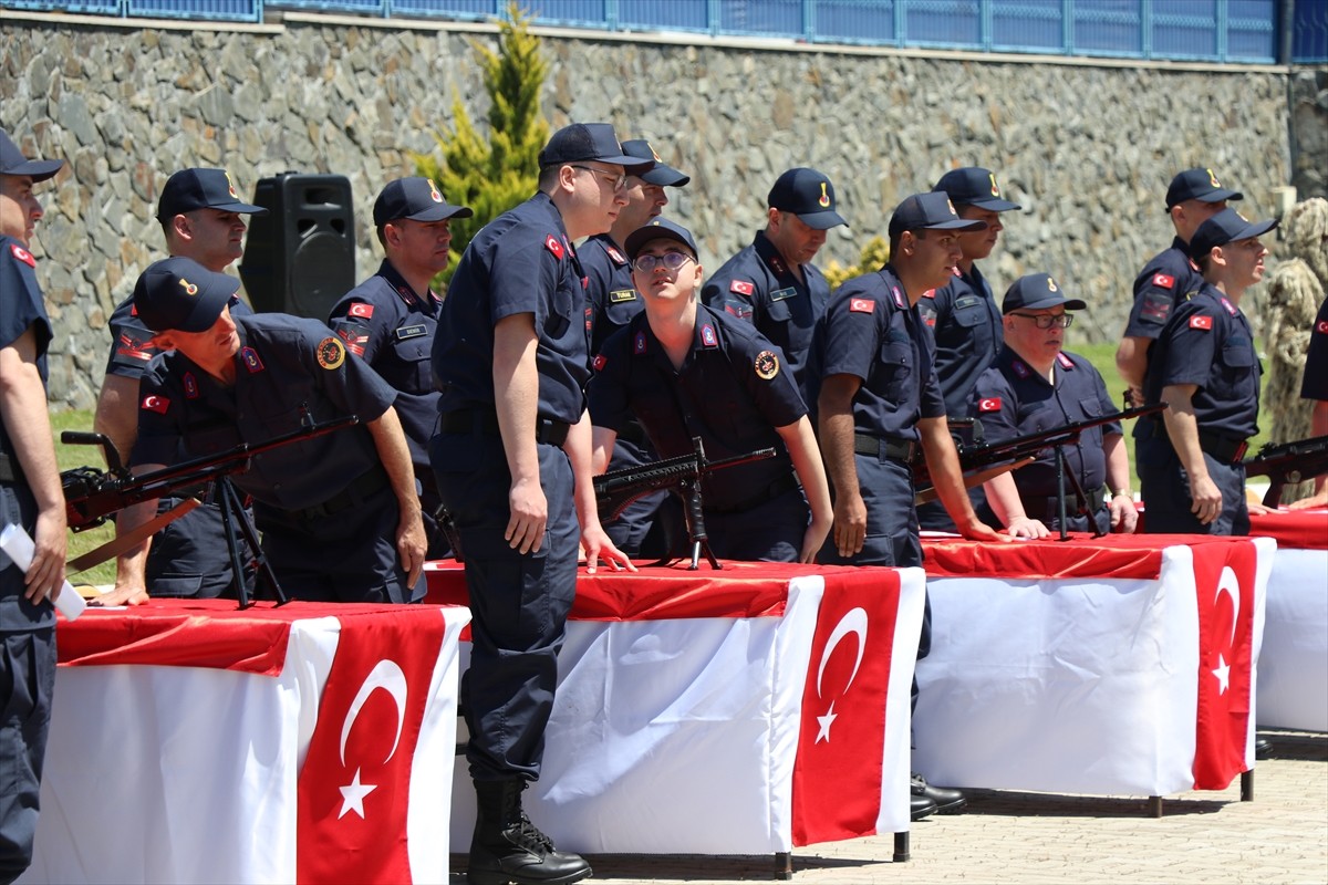  Çanakkale'de bir günlüğüne asker olan engelli 14 genç yemin etti.