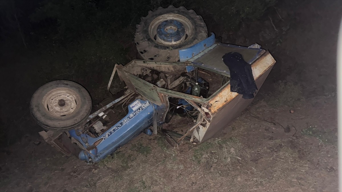 Çanakkale'nin Yenice ilçesinde devrilen traktörün altında kalan yaşlı adam hayatını...