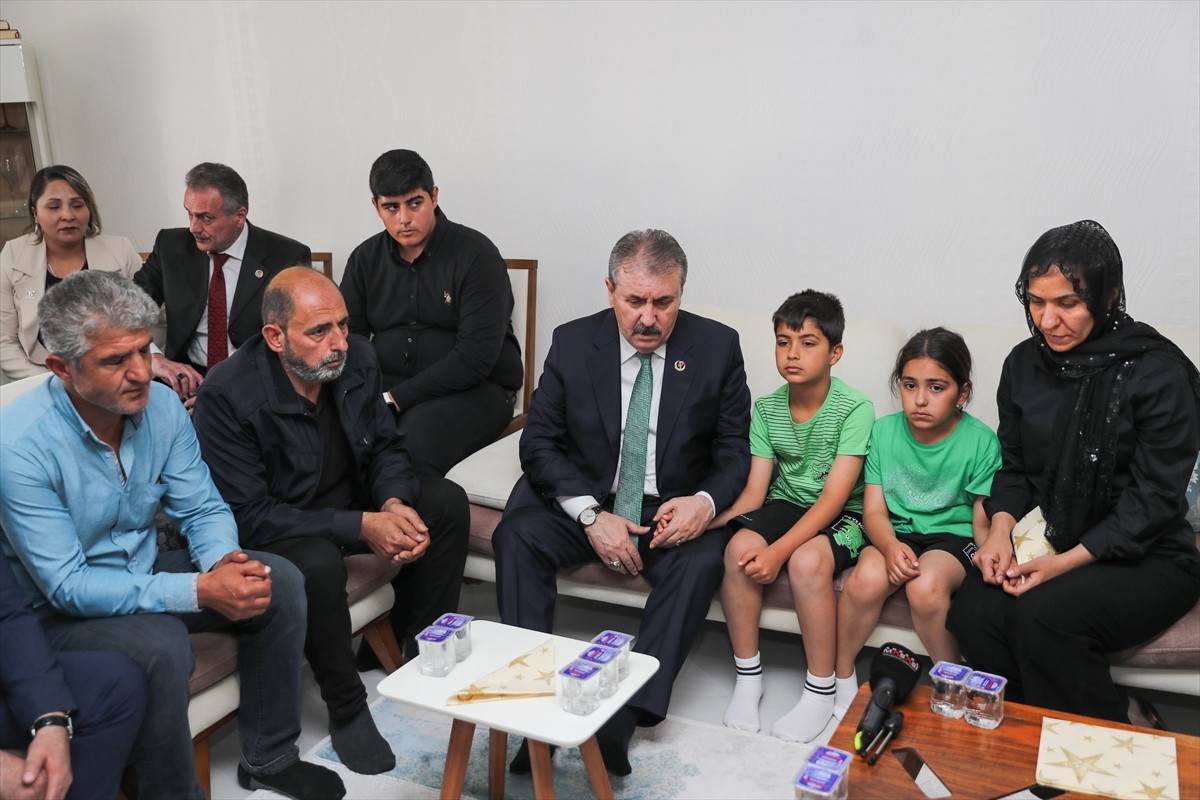 Çeşitli temaslarda bulunmak üzere Diyarbakır'a gelen BBP Genel Başkanı Mustafa Destici, 7 Mayıs'ta...