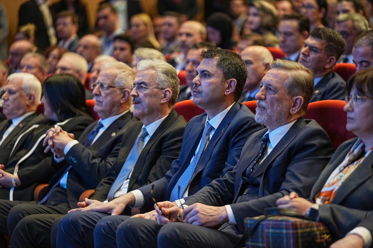 Çevre, Şehircilik ve İklim Değişikliği Bakanı Murat Kurum, Bursa Business School'da, Bursa Ticaret...