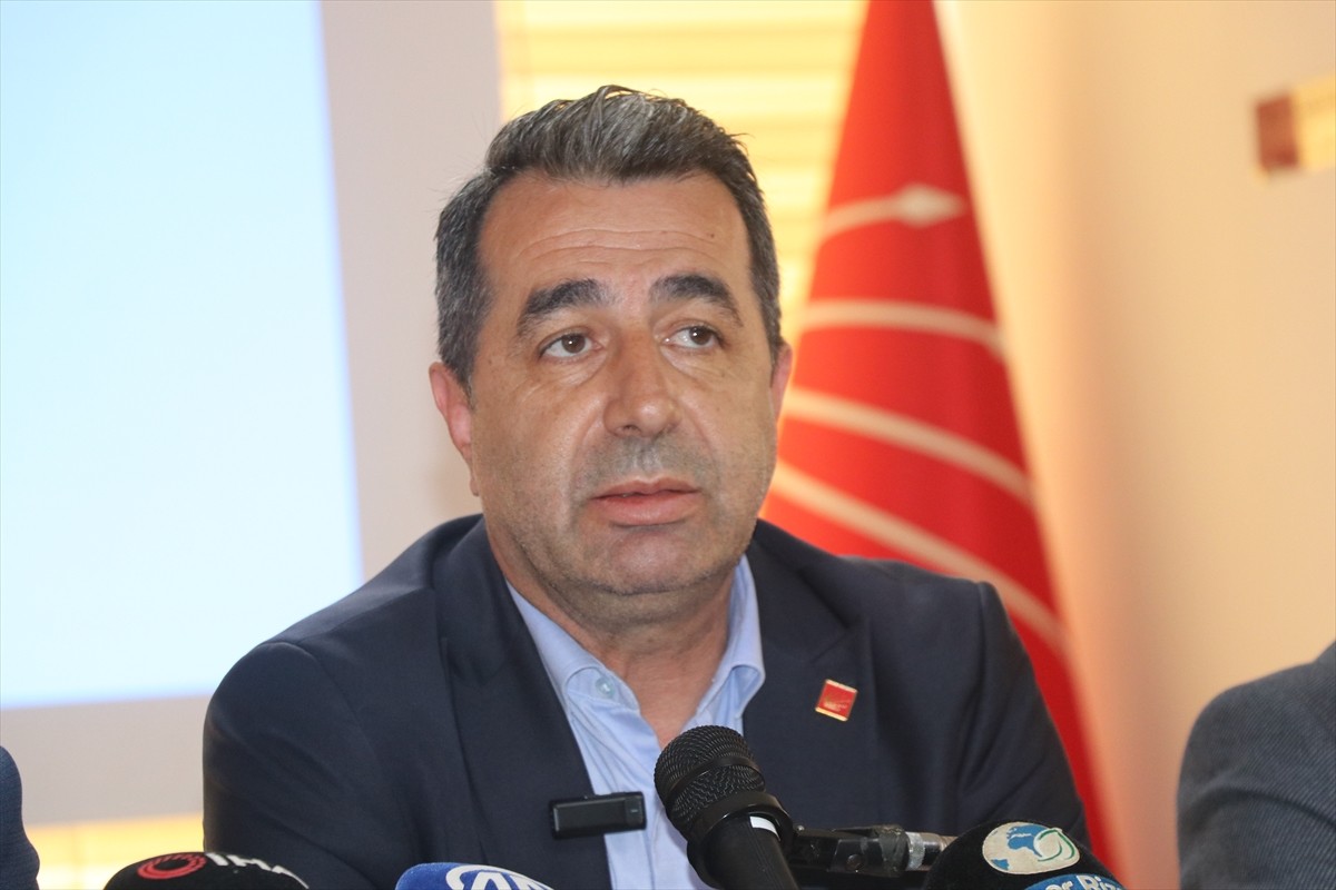 CHP Genel Başkan Yardımcısı Erhan Adem, Rize'de yaş çay taban alım fiyatına yönelik beklentilerini...