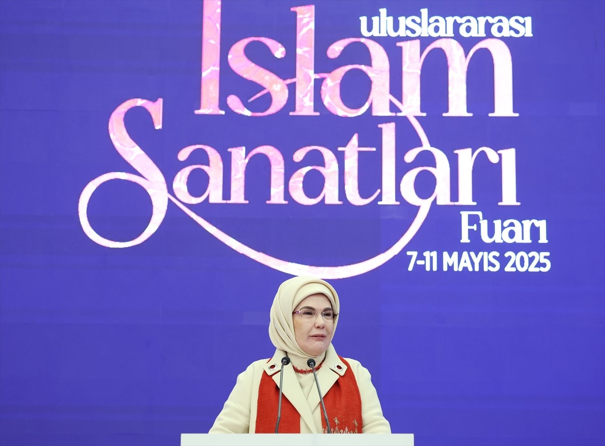 Cumhurbaşkanı Recep Tayyip Erdoğan'ın eşi Emine Erdoğan, Ankara'da ATO Congresium'da düzenlenen ve...