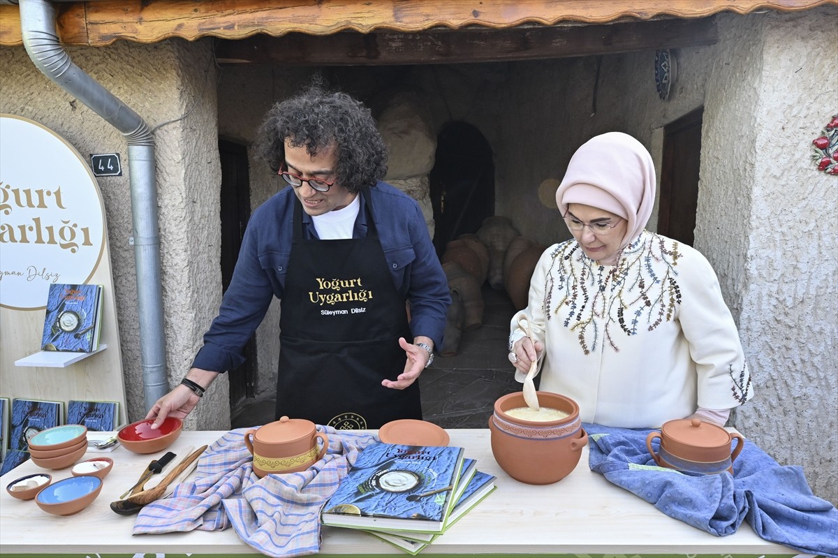 Cumhurbaşkanı Recep Tayyip Erdoğan'ın eşi Emine Erdoğan, Türk Mutfağı Haftası kapsamında geldiği...