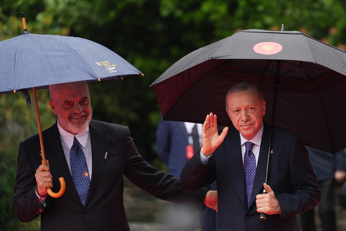 Cumhurbaşkanı Recep Tayyip Erdoğan, Avrupa Siyasi Topluluğu Zirvesi'nin açılışı için gittiği...