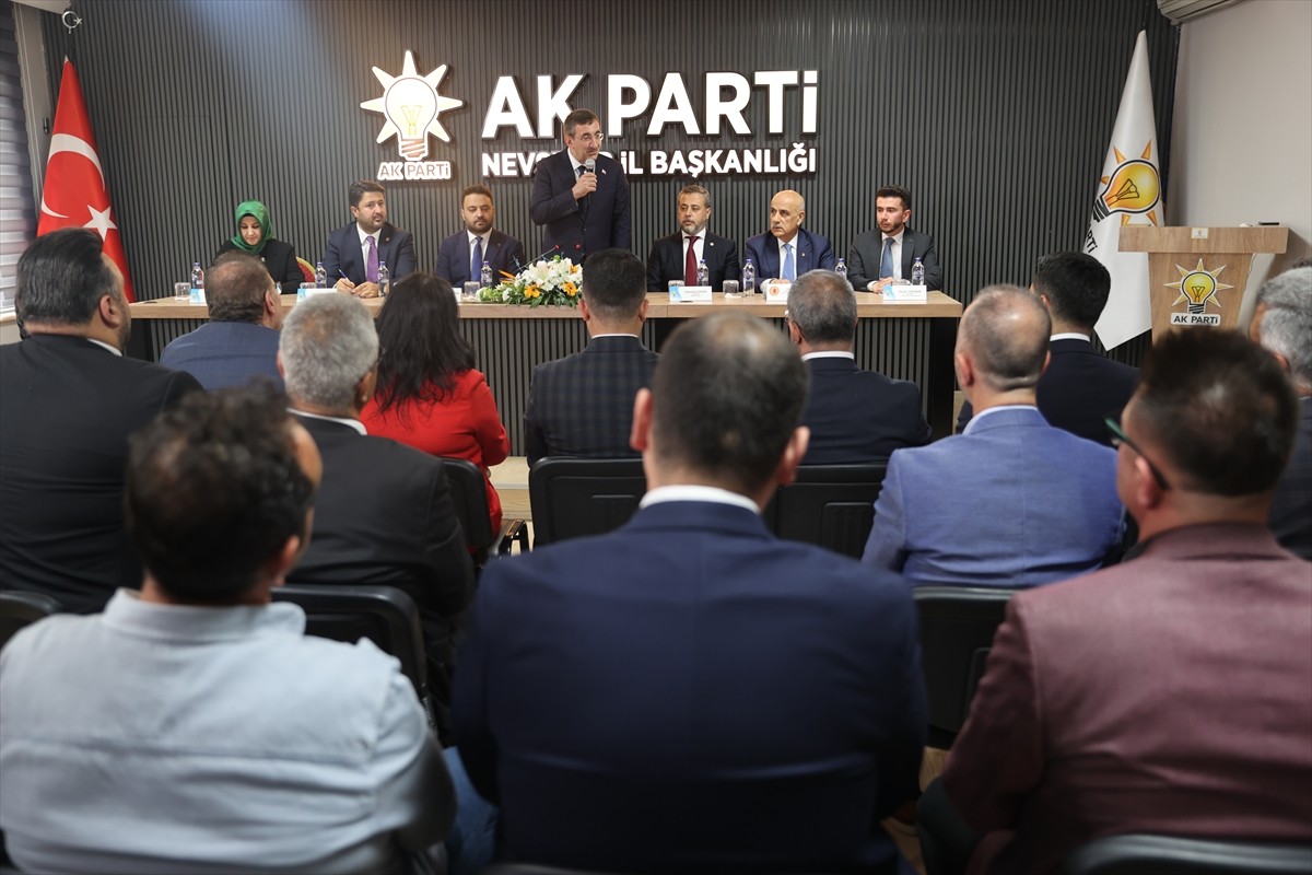 Cumhurbaşkanı Yardımcısı Cevdet Yılmaz, çeşitli programlara katılmak için geldiği Nevşehir'de AK...