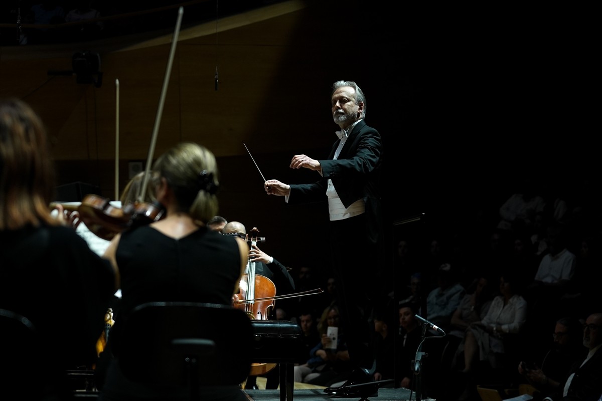 Cumhurbaşkanlığı Senfoni Orkestrası (CSO), CSO Ada Ankara Ziraat Bankası Ana Salon'da İtalyan şef...