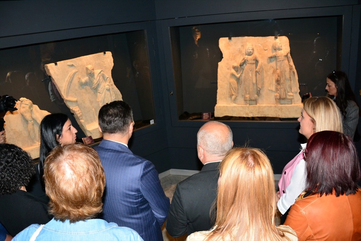 Cumhuriyet'in 102. yılına özel hazırlanan "Nikomedia'nın Sessiz Tanıkları: Çukurbağ Rölyefleri...