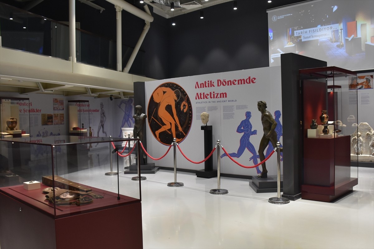 Cumhuriyetin 102'nci yılı kapsamında düzenlenen "Anadolu'da Sporun Öyküsü" sergisi Antalya'da...