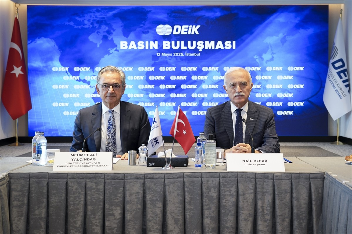 Dış Ekonomik İlişkiler Kurulu (DEİK) Başkanı Nail Olpak (sağda) ve DEİK Türkiye Avrupa İş...