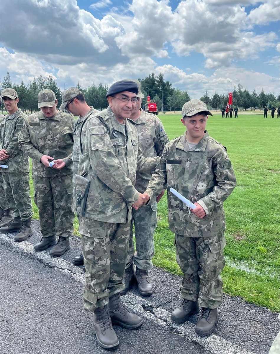 Diyarbakır'da temsili askerlik uygulaması kapsamında 30 engelli öğrenci, Orgeneral Fazıl Bilge...
