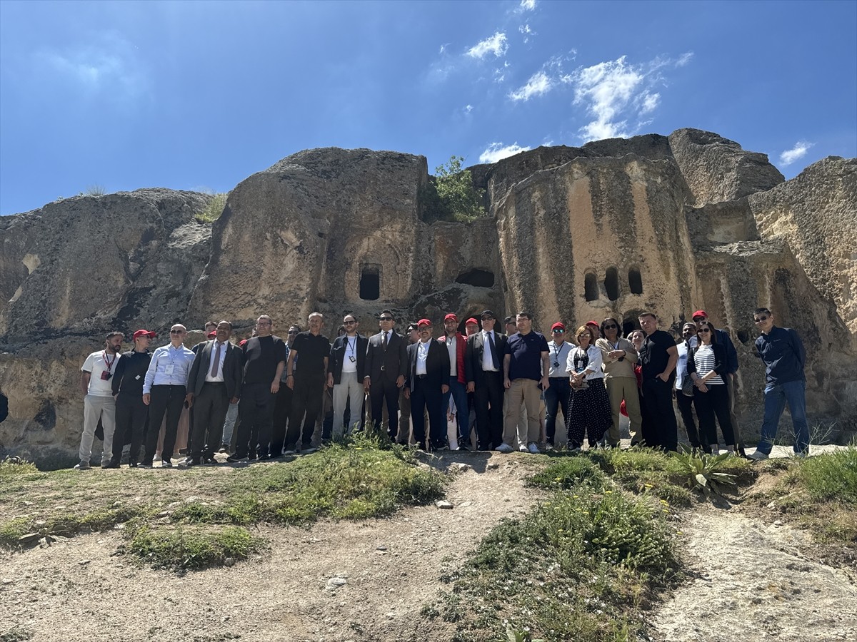 Dünyanın 100 farklı ülkesinden 200 seyahat acentesi temsilcisi, Afyonkarahisar'ın tarihi ve...