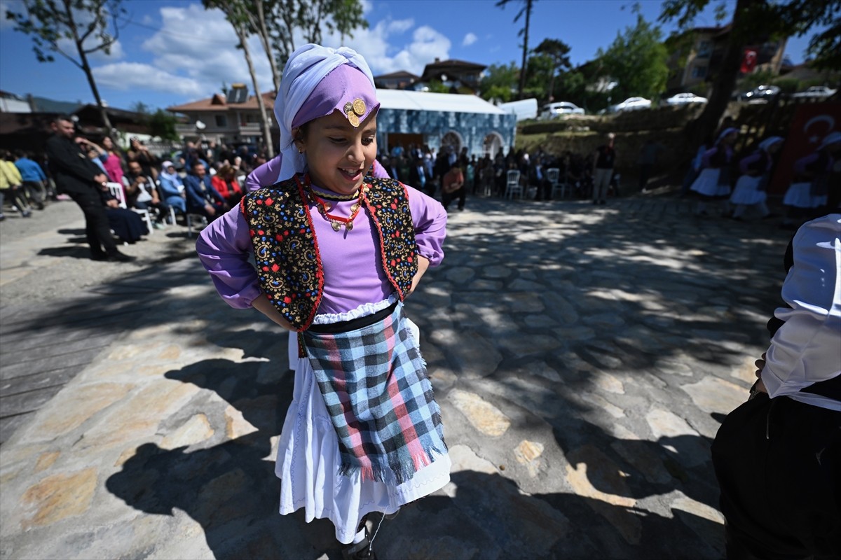 Düzce'de Müzeler Haftası dolayısıyla tarihi milattan önce 3. yüzyıla uzanan Prusias ad Hypium...