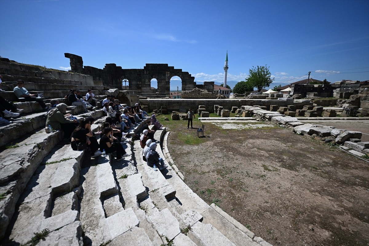 Düzce'de Müzeler Haftası dolayısıyla tarihi milattan önce 3. yüzyıla uzanan Prusias ad Hypium...