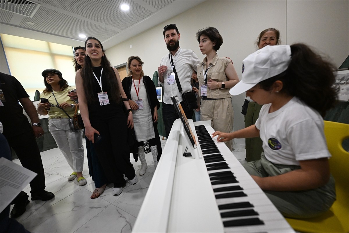 Düzce'nin Akçakoca ilçesinde bu yıl ilki düzenlenen "Uluslararası Suluboya Festivali", 10 ülkeden...