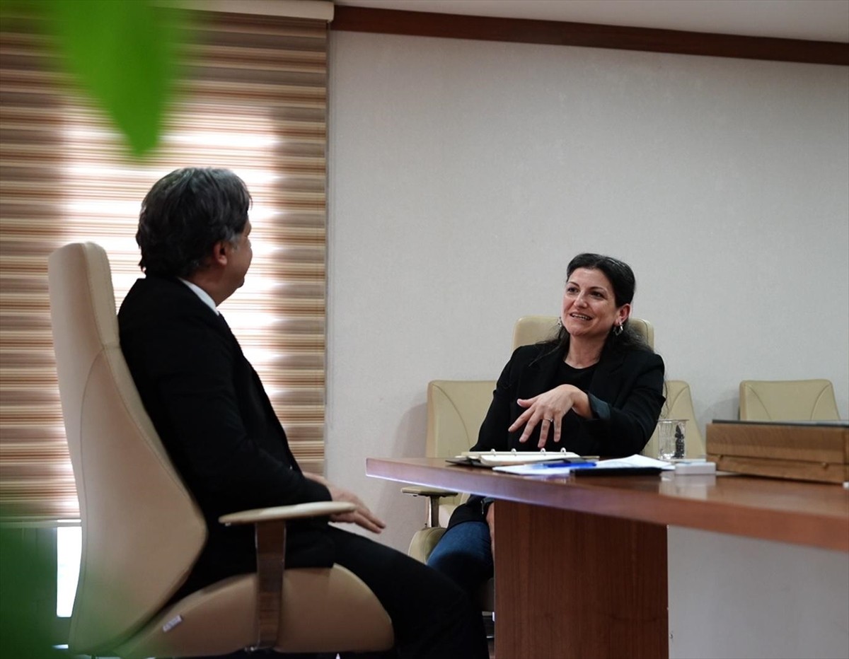 Düzce Belediyesi, pazar günü kutlanacak "Anneler Günü" öncesi, kadın personeli sürpriz şekilde...