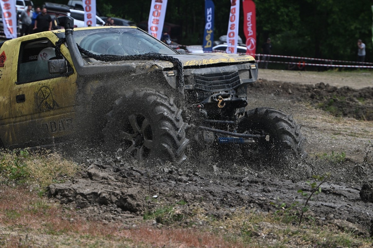 Düzce Safari Off-Road Kulübü (DÜSOF), Düzce Valiliği, Gümüşova Belediyesi tarafından organize...