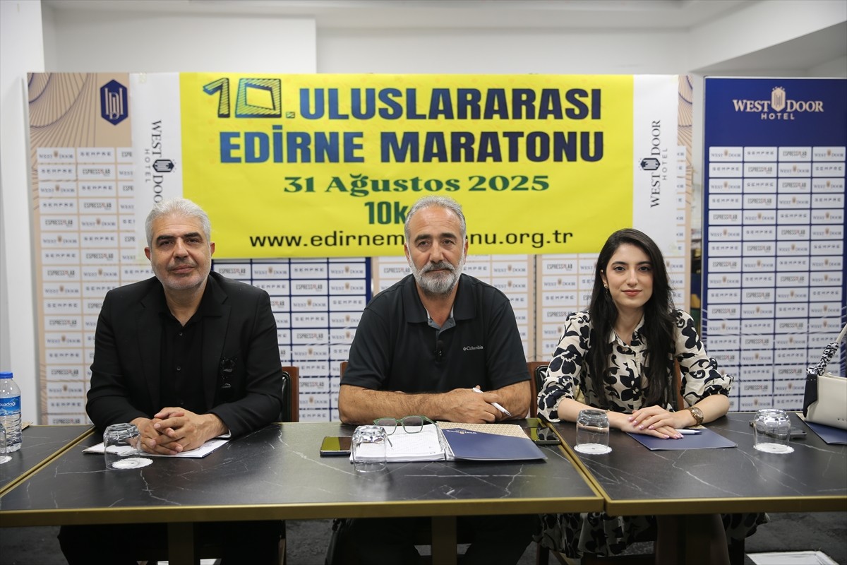 Edirne'de, 31 Ağustos'ta düzenlenecek 10. Uluslararası Edirne Maratonu'nun 1000 atletin...