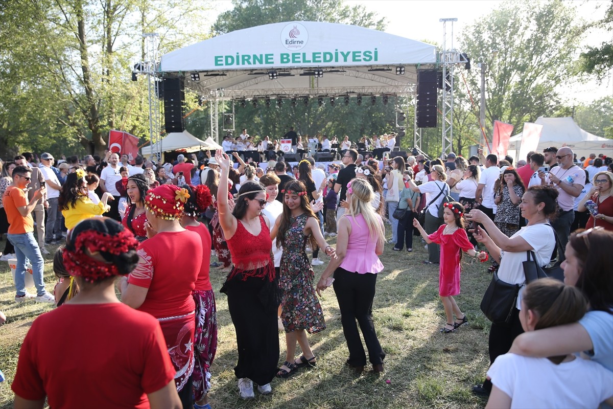 Edirne'de, baharın müjdecisi Kakava ve Hıdırellez Şenlikleri ikinci gün etkinlikleriyle devam...
