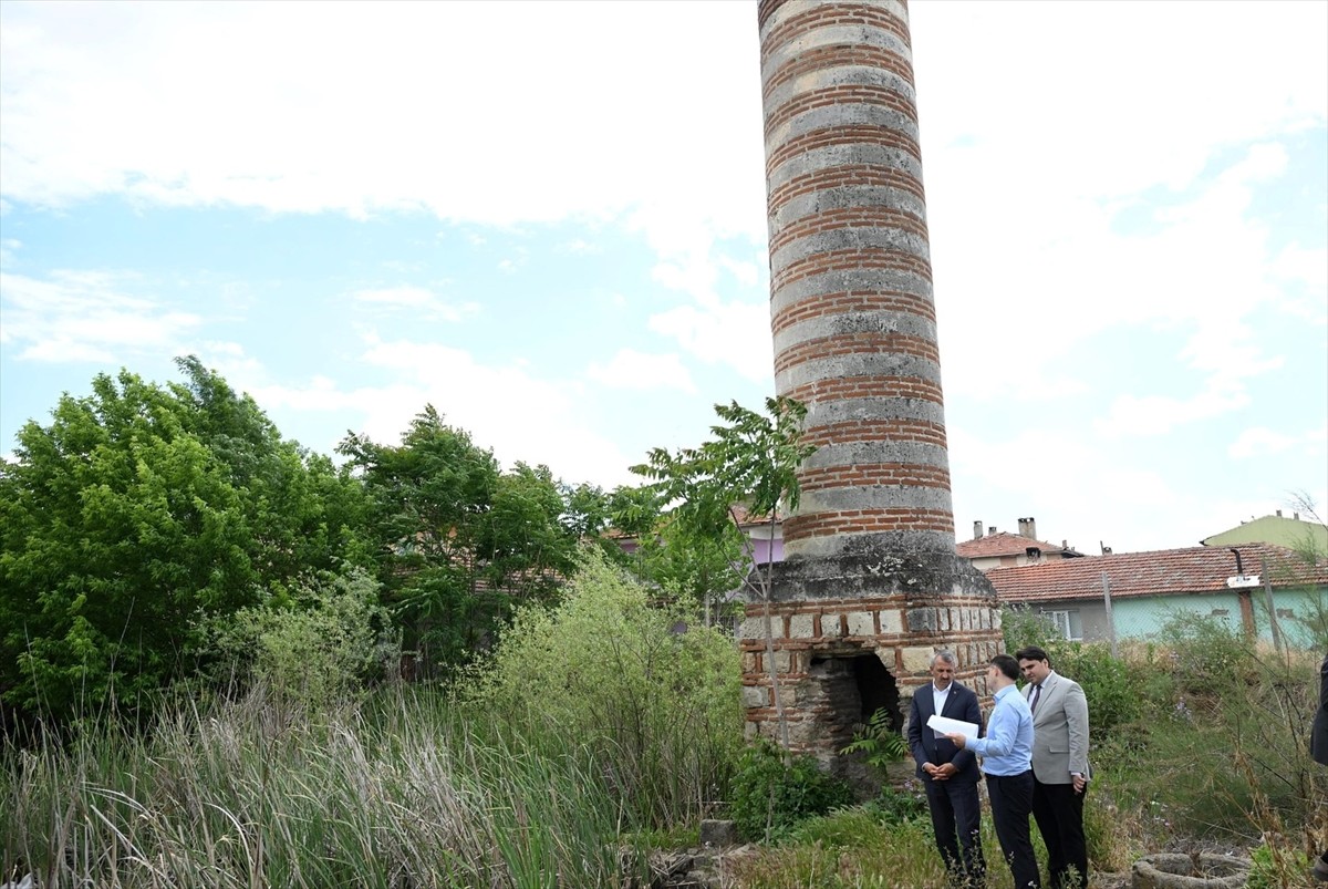Edirne'de, Balkan Savaşları sırasında ağır hasar gören ve günümüze yalnızca yıkık minaresi ulaşan...