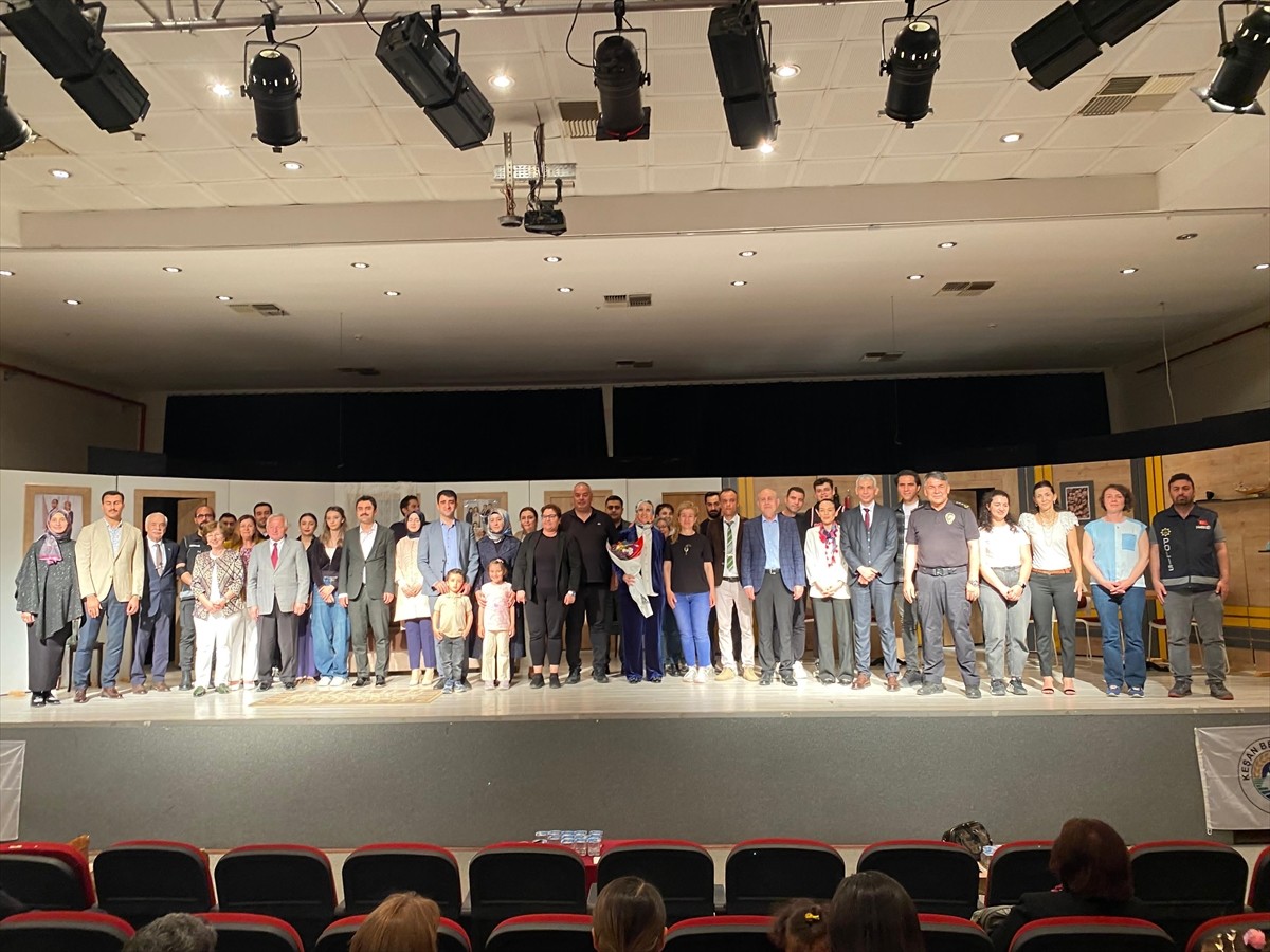 Edirne Emniyet Müdürlüğünce, uyuşturucuyla mücadelede ailenin rolüne dikkati çekmek amacıyla...