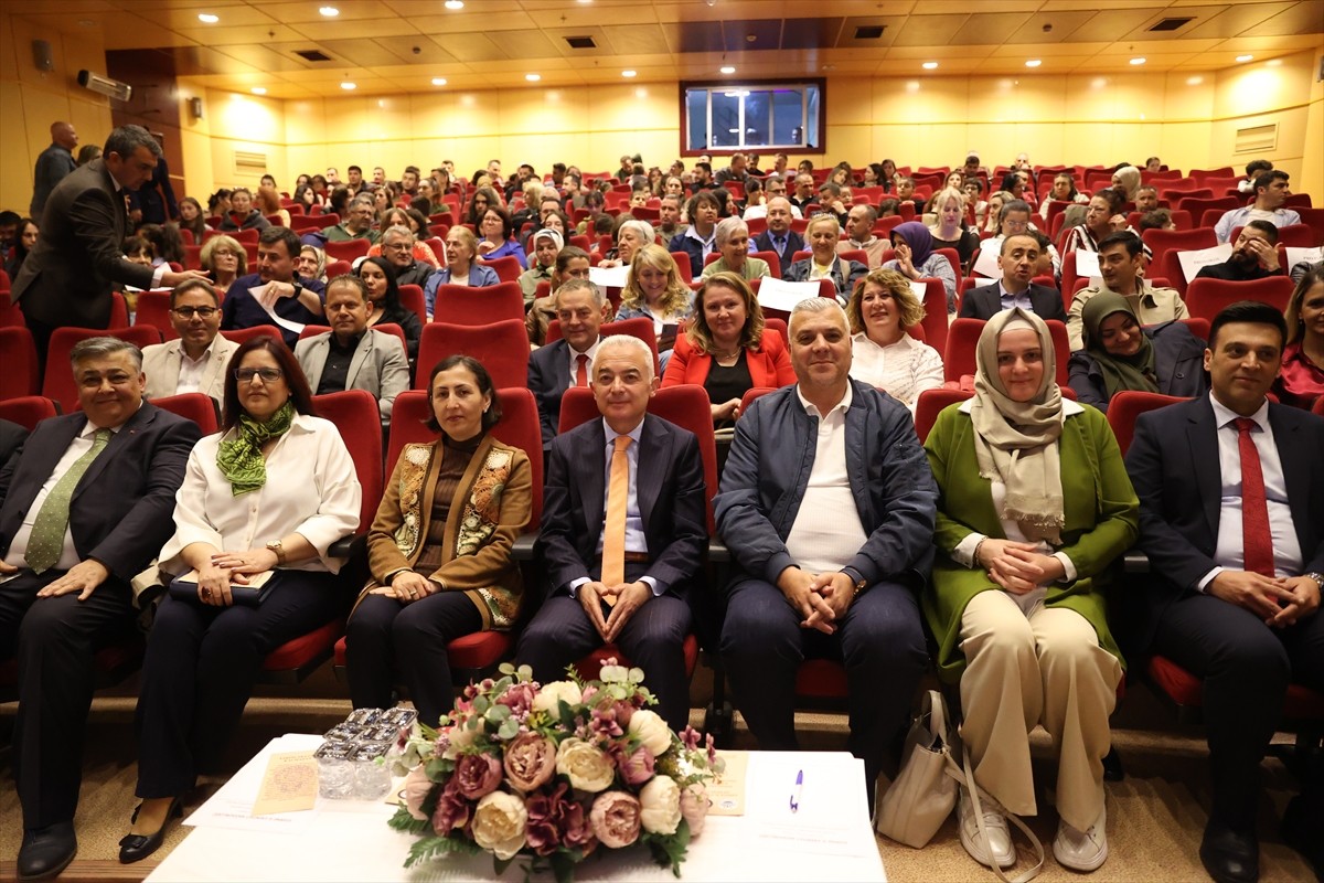 Edirne Emniyet Müdürlüğünce uyuşturucuyla mücadelede ailenin rolüne dikkati çekmek amacıyla...