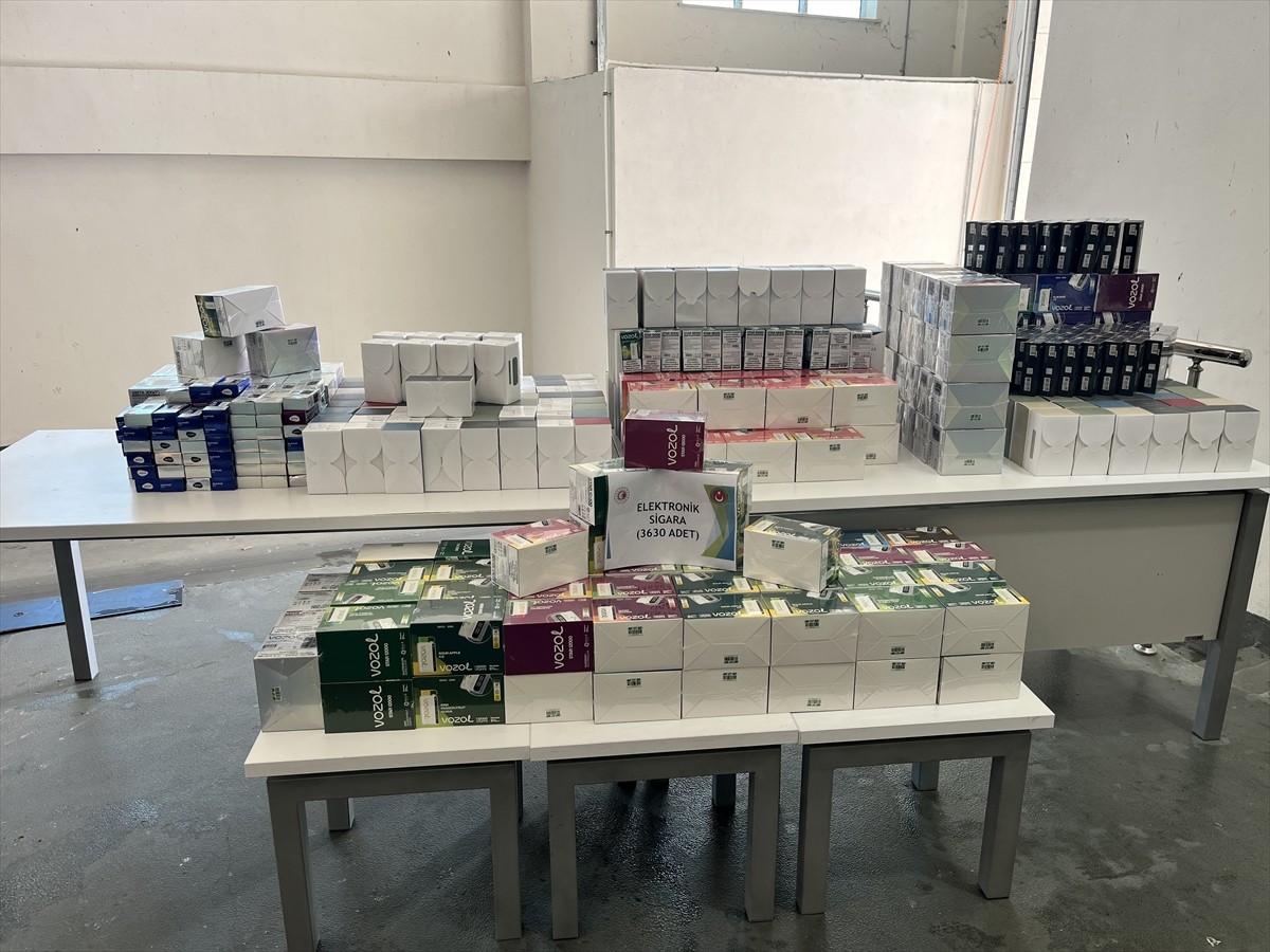 Edirne İpsala Sınır Kapısı'nda düzenlenen 4 ayrı operasyonda, 173 kilo 317 gram uyuşturucu, 10...