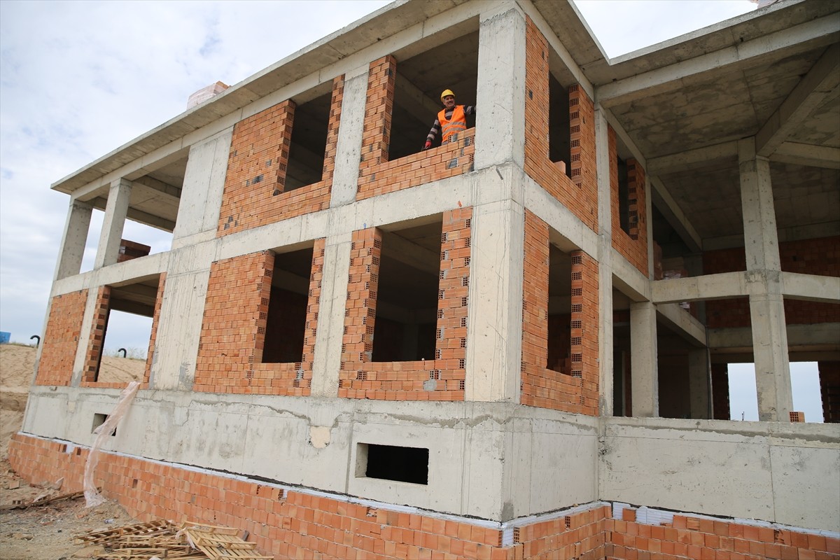 Edirne Valisi Yunus Sezer, AK Parti Edirne Milletvekili Fatma Aksal ile altyapı çalışmaları...