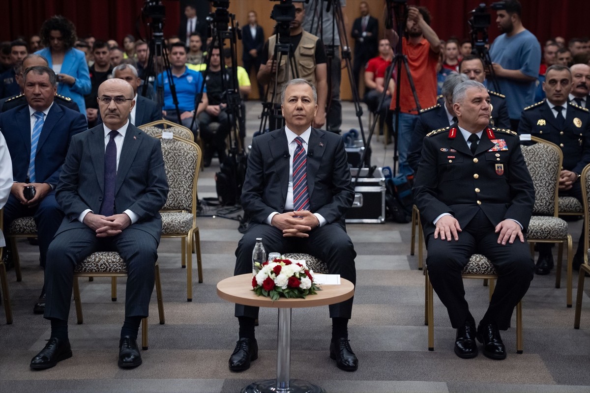 Emniyet Genel Müdürlüğü 2025 Yılı Genel Atamaları, İçişleri Bakanı Ali Yerlikaya'nın (ortada)...