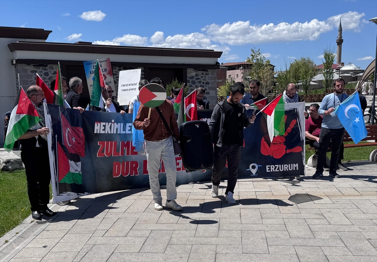 Erzurum'da hekim ve sağlıkçılar, İsrail'in Gazze'ye yönelik saldırılarını protesto etmek ve zulme...