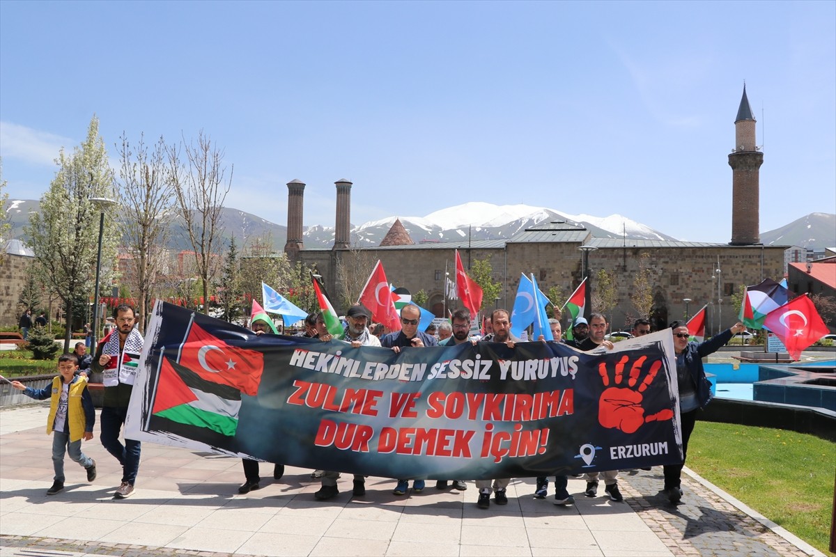 Erzurum'da hekim ve sağlıkçılar, İsrail'in Gazze'ye yönelik saldırılarını protesto etmek ve zulme...