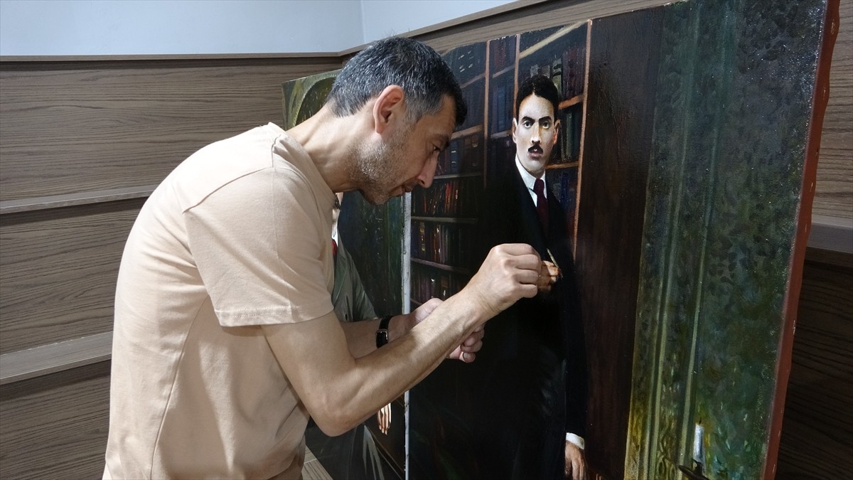 Erzurum'un İspir ilçesinde düzenlenen "8. Çoruh Plastik Sanatlar Çalıştayı"nda gençler, Türk...