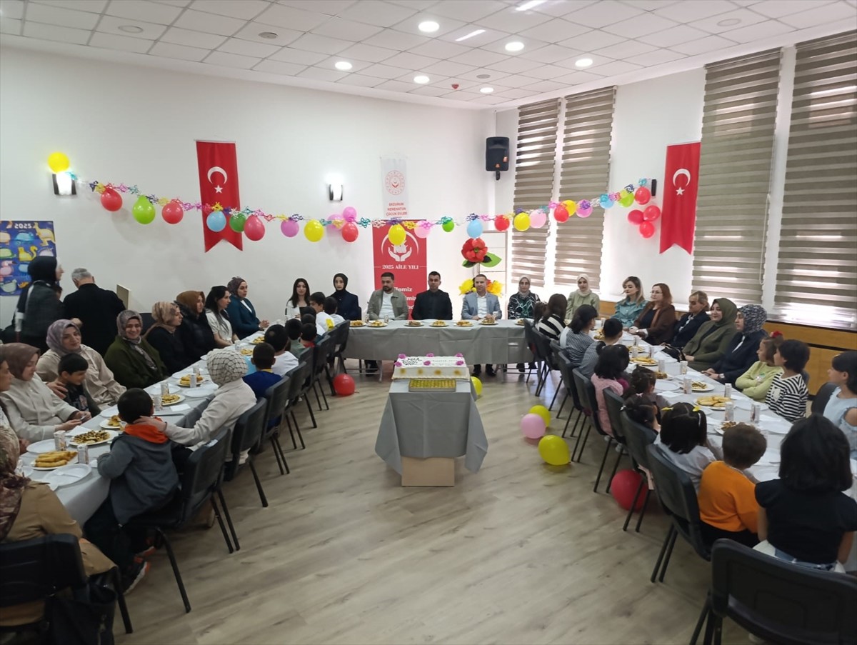 Erzurum Aile ve Sosyal Hizmetler İl Müdürü tarafından düzenlenen "Anneler ve Çocuklar Eğleniyor"...