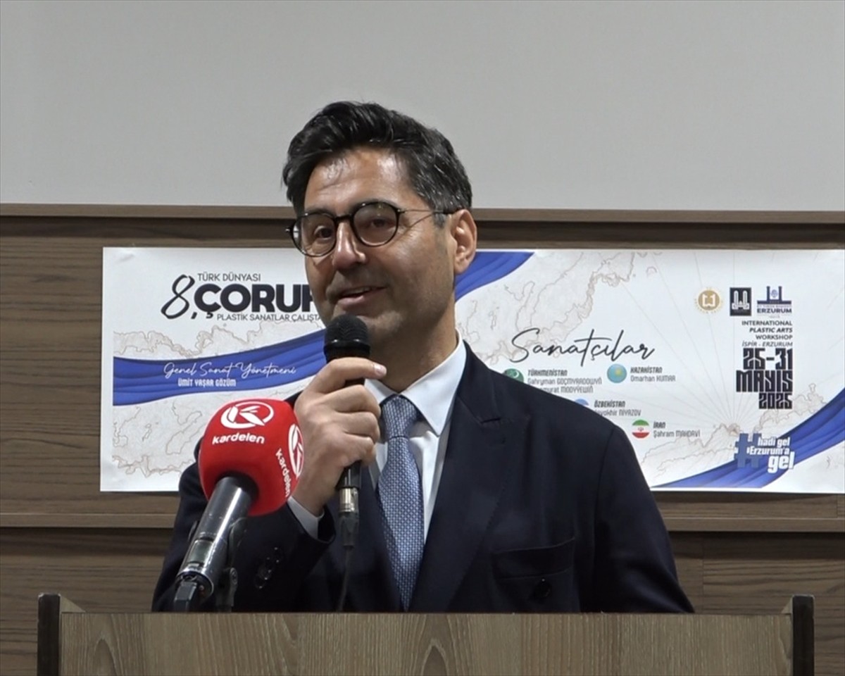 Erzurum’un İspir ilçesinde düzenlenen 8. Çoruh Plastik Sanatlar Çalıştayı'nda yapılan 35 eserden...